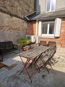 Afbeelding uit fotogalerij van Faubourg des voyageurs 4 - Studio climatisé 2 personnes - proche axe autoroute in Saran