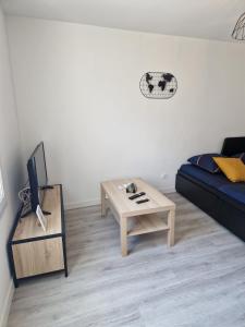 Afbeelding uit fotogalerij van Faubourg des voyageurs 4 - Studio climatisé 2 personnes - proche axe autoroute in Saran