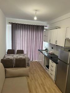 Nhà bếp/bếp nhỏ tại Genti Apartament +14 ảnh