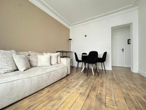 Posedenie v ubytovaní Le Voltaire apartment - Paris Center