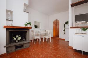 a living room with a table and a fireplace at Roma, Mare e Relax in Marina di Cerveteri