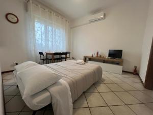TV a/nebo společenská místnost v ubytování O&R Home Crema