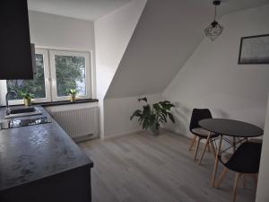 a kitchen with a table and chairs in a room at Soester Penthouse Apartement in Soest