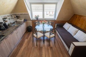 Køkken eller tekøkken på Apartment near Romexpo & Herastau Park + 8 billeder