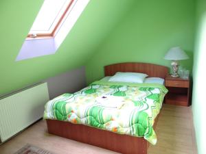 Kama o mga kama sa kuwarto sa Naša Tvrđava Guest Accommodation
