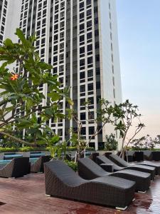 Balkón nebo terasa v ubytování APARTEMEN POLLUX CHADSTONE by SBroomOfficial + 11 fotografií
