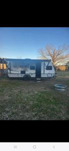 un camper bianco parcheggiato in un campo di Island Breeze RV a Covington