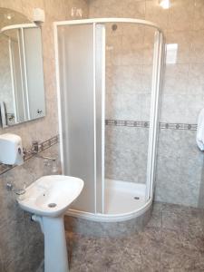 Bathroom sa Naša Tvrđava Guest Accommodation
