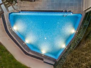 Piscina di Hotel Travellers Nest Kandy o nelle vicinanze