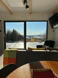 Un lugar para sentarse en Sowi Sierp Domek w Górach Sowich