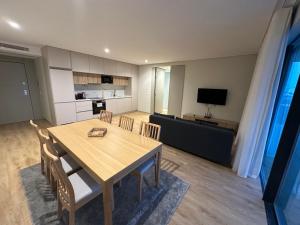 a kitchen and dining room with a table and chairs at New Douro 801 with shared pool and parking in Vila Nova de Gaia