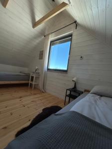 Una cama o camas en una habitación de Sowi Sierp Domek w Górach Sowich