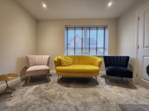 Posezení v ubytování Rated 5 Star! Perfect For Business, Leisure And Relocation