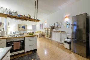 Kuchyň nebo kuchyňský kout v ubytování GRAN VIA-SOL SPACIOUS APARTMENT 3 Bedrooms & 2 WCs
