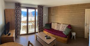 Posezení v ubytování appartement avec vue sur le lac et les montagnes