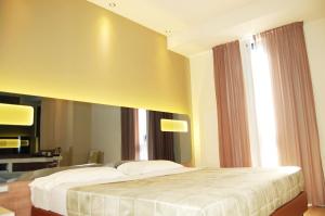 Postel nebo postele na pokoji v ubytování Idea Hotel Plus Savona
