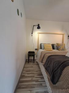 Łóżko lub łóżka w pokoju w obiekcie Apartamento CANELA