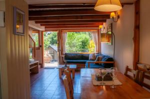 Posezení v ubytování Las Cumbres Apart & Suites