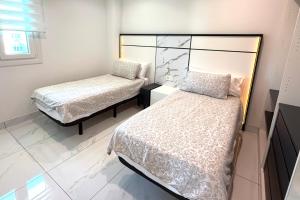 Posteľ alebo postele v izbe v ubytovaní MI CAPRICHO B12 -Luxury Beachfront Apartment- Costa del Sol + 37 fotografií