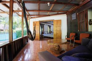 Bazén v ubytování Bungalows Aché Cahuita nebo v jeho okolí