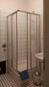 O baie la City-Ferienwohnungen-Dresden - zentral gelegen im Haus Louisenstrasse 11 - Dresden-Neustadt