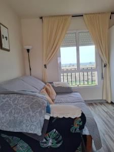 Łóżko lub łóżka w pokoju w obiekcie Apartamento CANELA