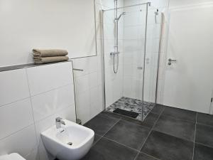 Ένα μπάνιο στο Ferienwohnung Ost +13 φωτογραφίες
