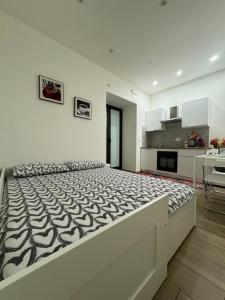 a white bedroom with a large bed in a room at Il Tulipano house in Catania