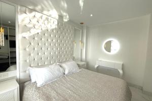 Posteľ alebo postele v izbe v ubytovaní MI CAPRICHO A12 - Luxury Beachfront Apartment- Costa del Sol