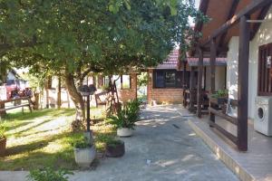 Zahrada ubytování Cozy bungalow in Brinjani with garden view 30 m²