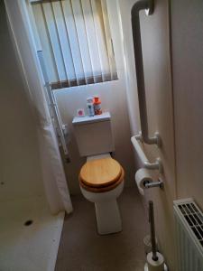 Φωτογραφία από το άλμπουμ του Lyons Robin Hood Accessible 6 Berth Caravan σε Meliden