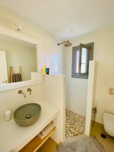a bathroom with a green sink and a mirror at Dreamy Sunset Villa a few steps from the Beach in Pounda