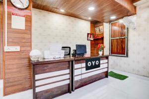 Postel nebo postele na pokoji v ubytování Hotel Amma bhau residency Lokhandwala Complex Andheri west Mumbai