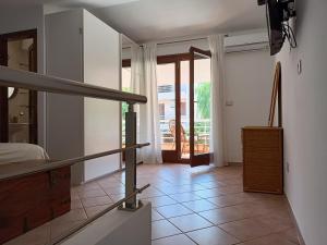 En eller flere senge i et værelse på Magabu' - swimming pool and free parking + 20 billeder