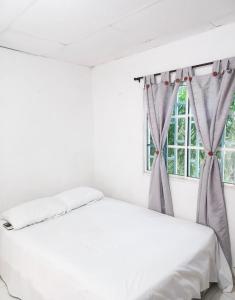 Ένα ή περισσότερα κρεβάτια σε δωμάτιο στο Apartamento hostal oasis 2