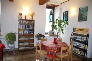 Biblioteca en la posada