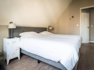 Postel nebo postele na pokoji v ubytování Bungalow in Texel near De Slufter Reserve