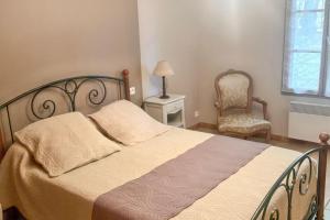 Ένα ή περισσότερα κρεβάτια σε δωμάτιο στο Maison conviviale avec piscine à Villentrois 90 m²