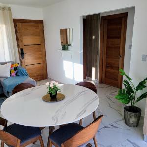 Un lugar para sentarse en Villa in Punta Cana with pool in common area