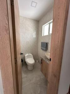 Ένα μπάνιο στο Casa nueva, acogedora, ideal para familias +9 φωτογραφίες