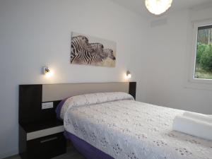 Postel nebo postele na pokoji v ubytování Chalet con piscina y diversión Ría de Vigo + 46 fotografií