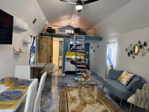 Posezení v ubytování Little Italy - Welcome to Venice Tiny House