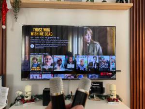 TV a/nebo společenská místnost v ubytování Roxroy on Fifth SMDC Cheer Residences