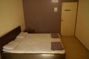 Voodi või voodid majutusasutuse Hotel Abhiraj toas