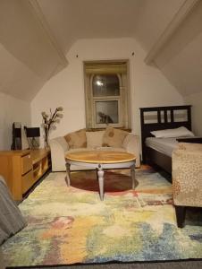 a living room with a coffee table and a bed at Loft studio Singleton in Swansea