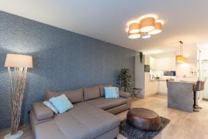 Dapur atau dapur kecil di Lakeside Garden Apartment