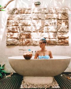 Gæster der bor på Luxury Beachfront Relaxation at The Villas North Bali