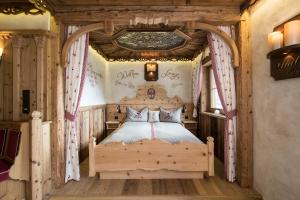 a bedroom with a large bed in a house at Romantiksuite in Alpbach