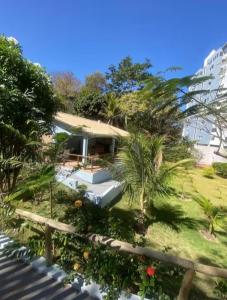 a house with a yard with trees and plants at Di Roma Rio Quente in Rio Quente