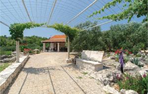Zahrada ubytování One-Bedroom Holiday Home In Smokvica
